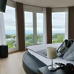 West Panorama Penthouse - With A Fantastic View Of The דירה סזומבאת'לי